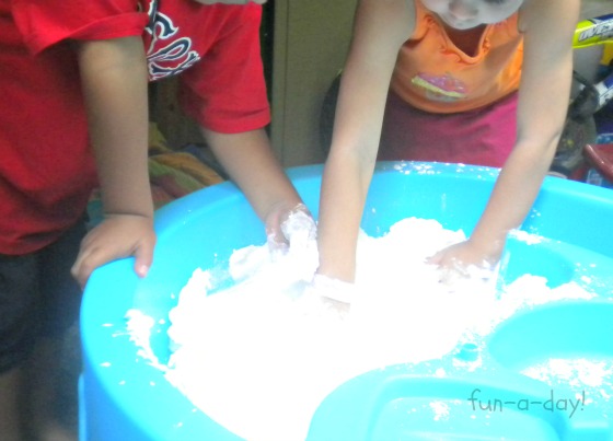 messy play fun with shaving cream and cornstarch, shaving cream and cornstarch, messy play fun with kids, messy play activities