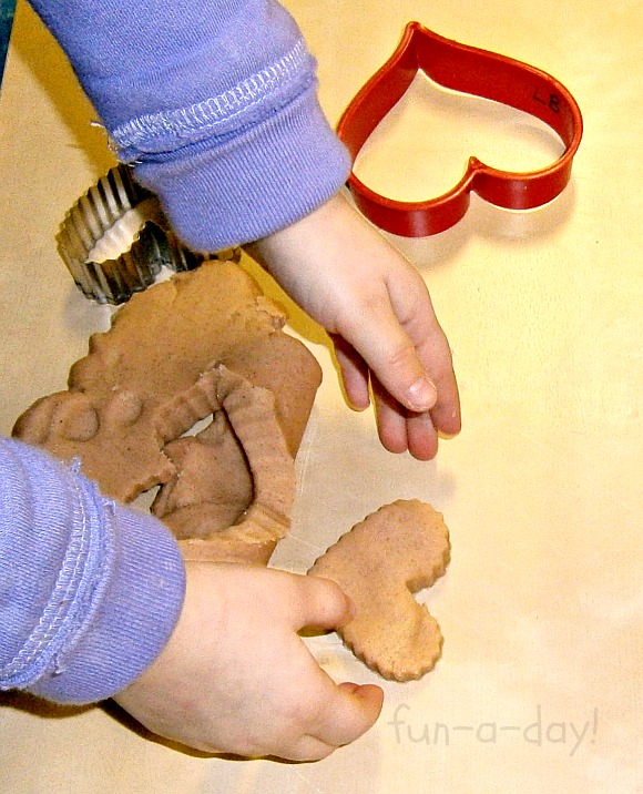 Using Play Dough to Reinforce Early Literacy Skills {includes an e-book review}