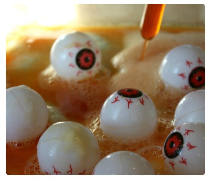 Fizzing eyeballs - Halloween science and sensory activities