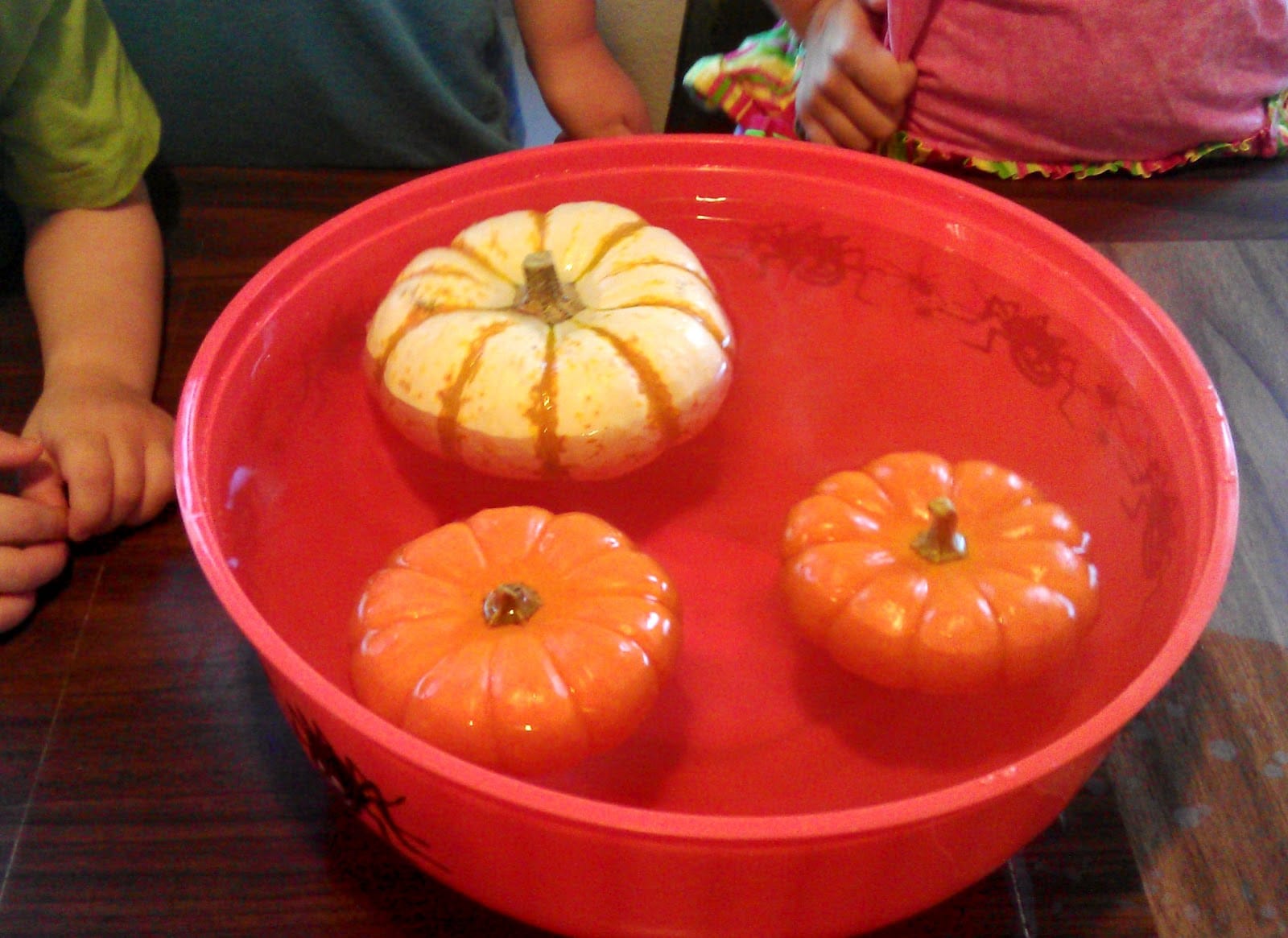 Floating pumpkins - Fizzing eyeballs - Halloween science and sensory activities