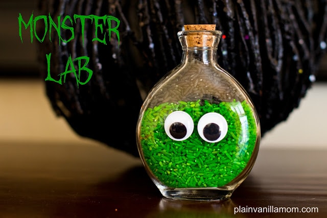 Monster jar - Fizzing eyeballs - Halloween science and sensory activities