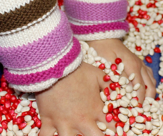 This candy cane Christmas activity will surely engage the kids' sense of smell and touch