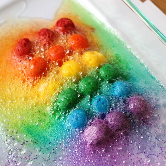 fizzing scented rainbow experiment for preschoolers