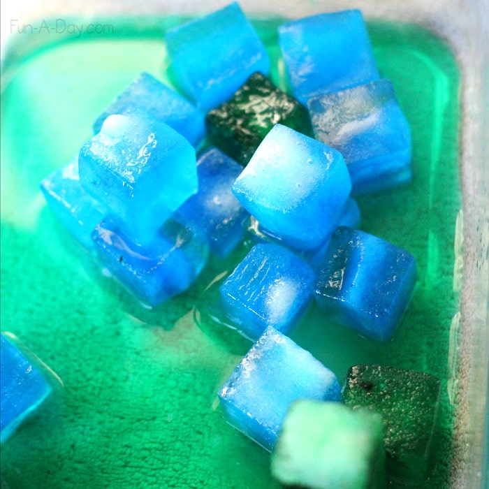 A simple science-based Minecraft activity using ice blocks