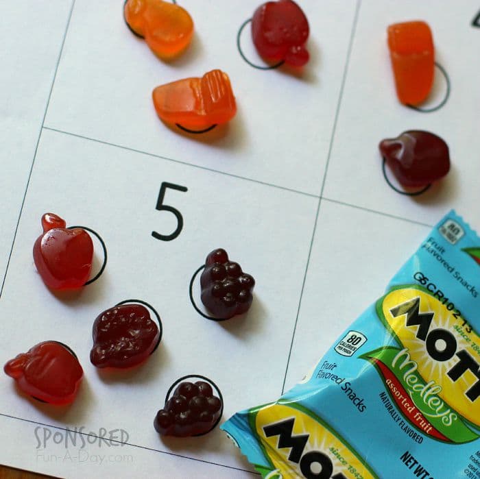 Snack math for preschoolers free printable with gummies