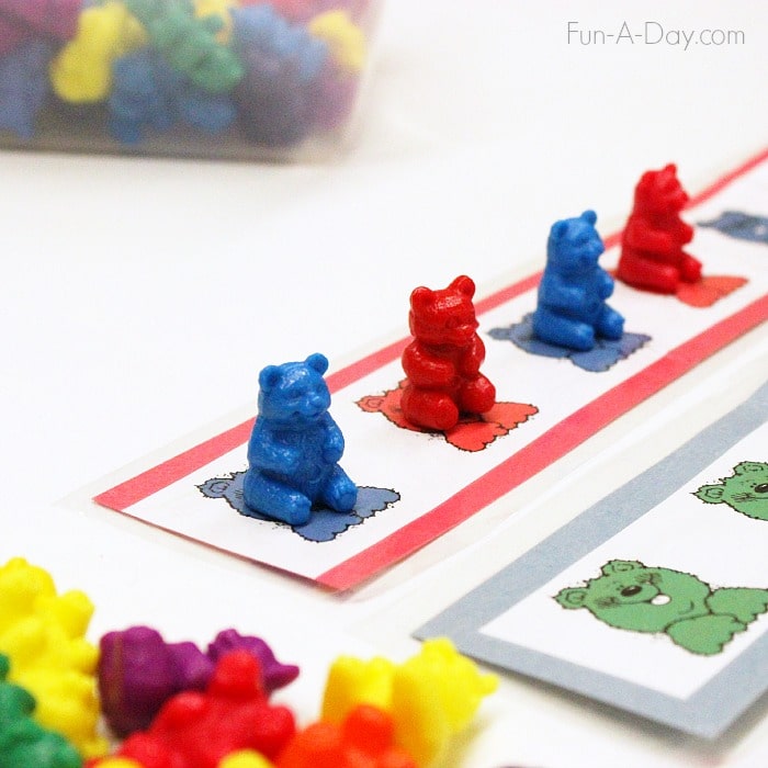 Math patterns using bear counters - great for preschool and kindergarten - includes free printable
