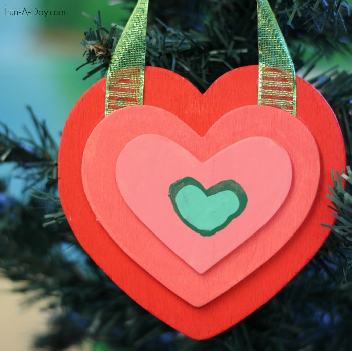 The Grinch's growing heart - a homemade Christmas ornament inspired by How the Grinch Stole Christmas