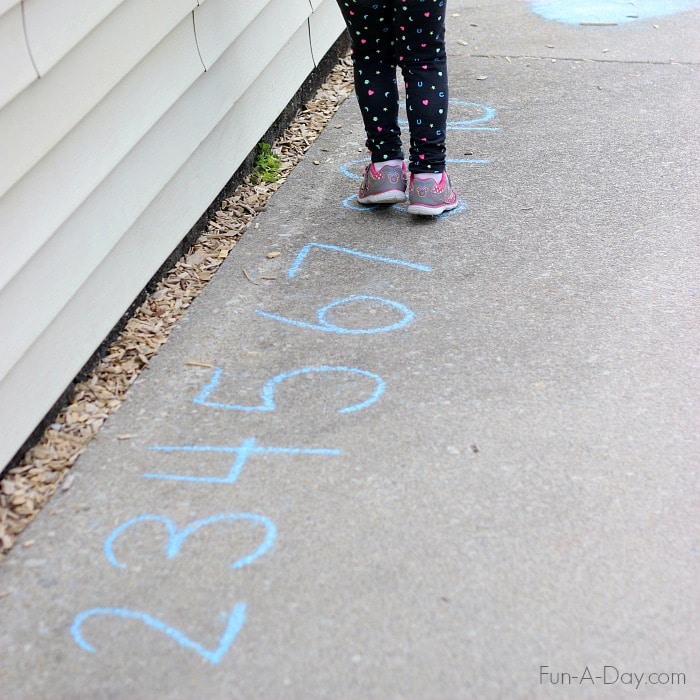 Fun and easy number activities kids can do outside