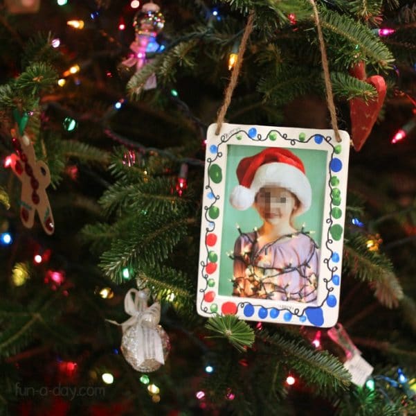 Fingerprint Christmas lights photo frames are great Christmas gifts for kids to make
