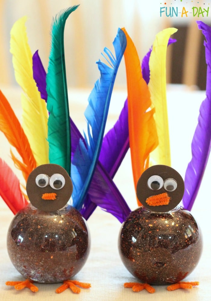 Make a turkey sensory bottle with the kids this Thanksgiving