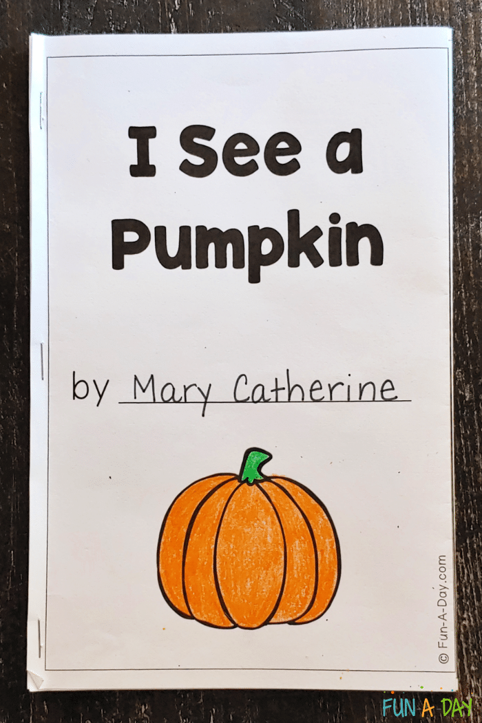 Front cover of free printable I See a Pumpkin book