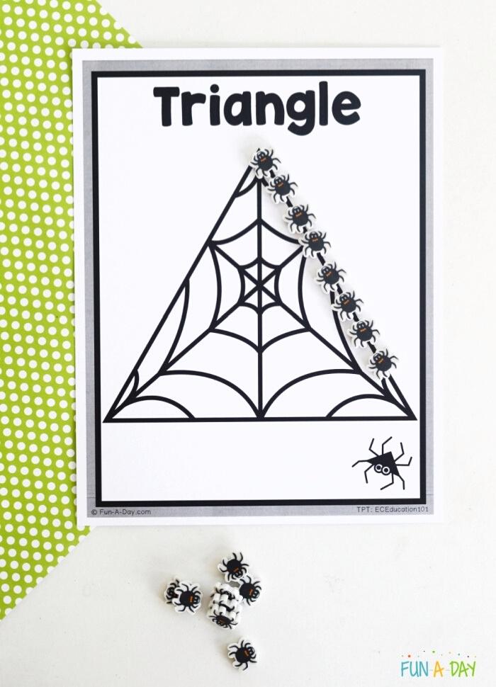 triangle spider shape mat with mini erasers