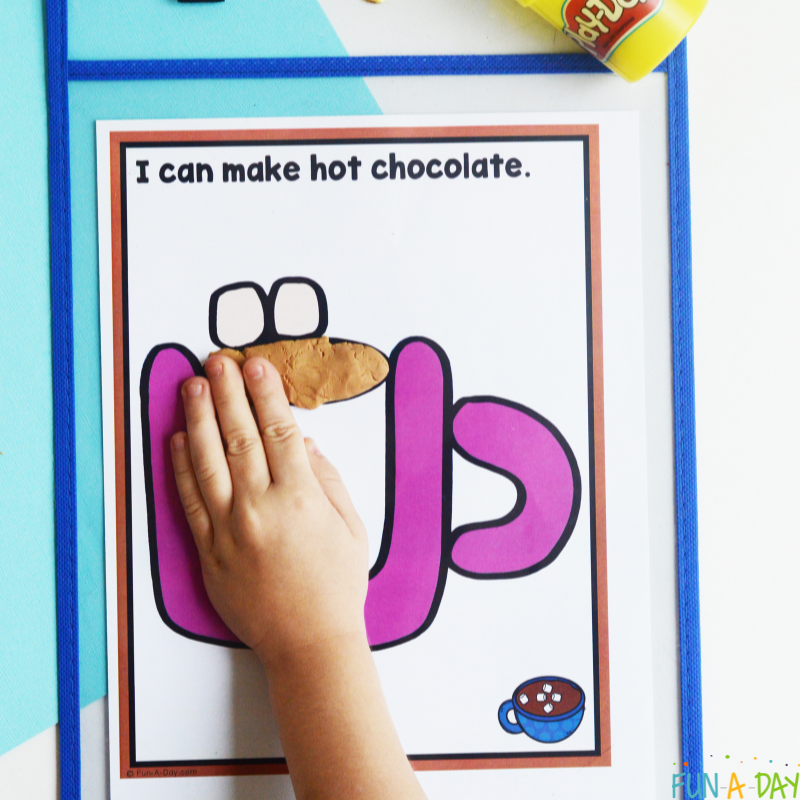 Hot chocolate playdough mat with text that reads I can make hot chocolate.